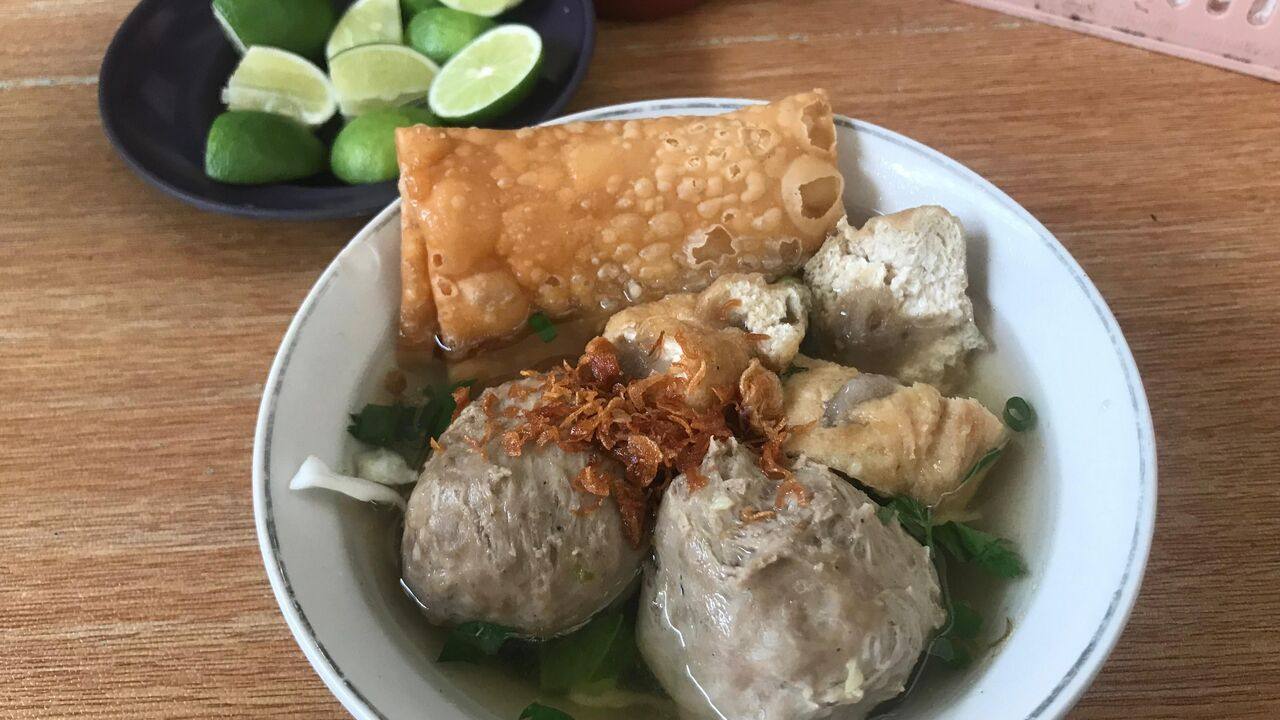 Bakso Urat Pak Mun: Rasa Legenda yang Menggigit Jiwa Cilacap